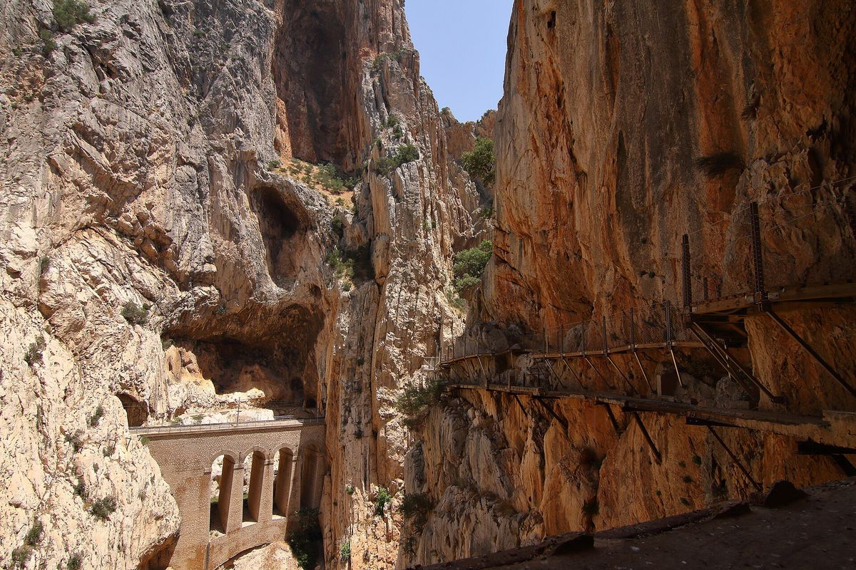 La pasarela del Caminito del Rey colgada de la pared del desfiladero
