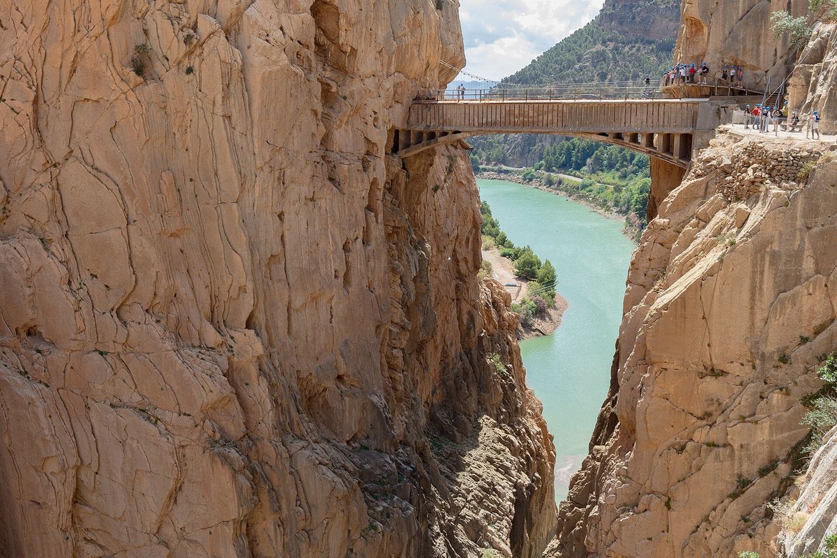 El puente colgante del Caminito del Rey, a 105 metros sobre el río Guadalhorce